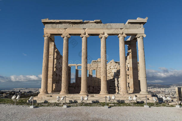 古希腊神庙位于希腊雅典卫城北侧