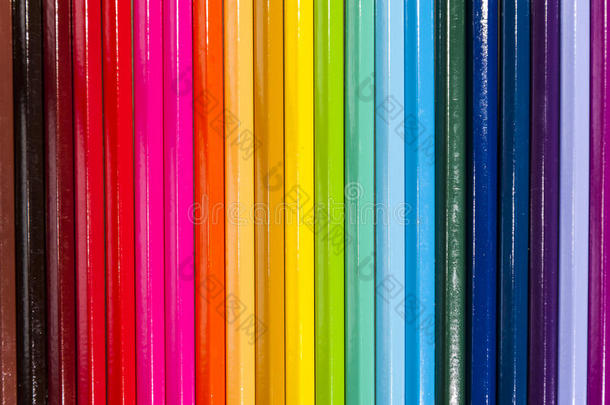 彩色铅笔排队
