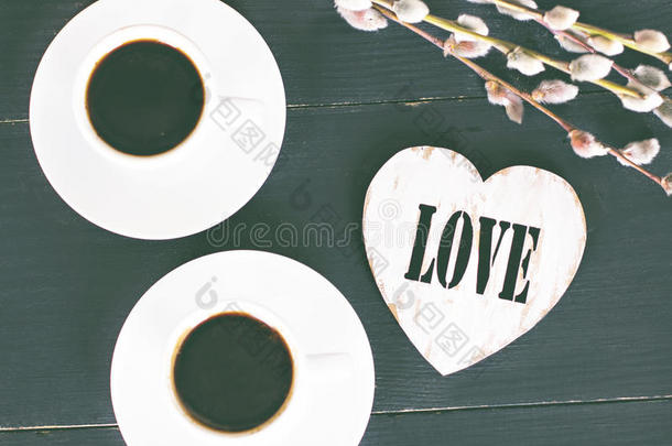 咖啡和心，情人节卡片，礼物，鲜花