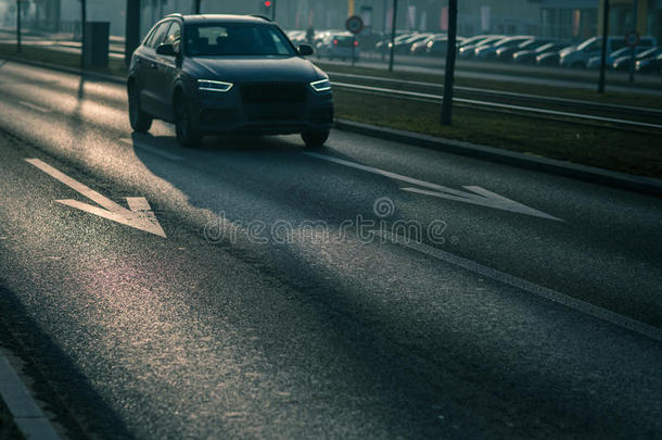 城市汽车交通-城市道路上的汽车