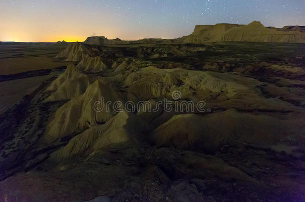 夜晚纳瓦拉的沙漠景观