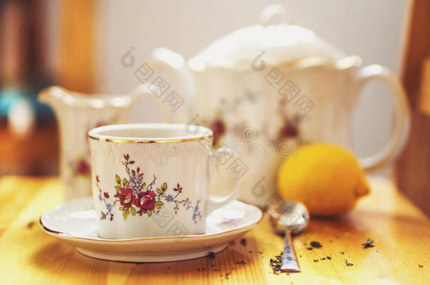 饮料，放松和<strong>茶会</strong>的概念-茶套杯，壶，