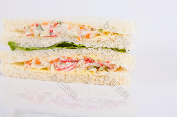 螃蟹沙拉三明治