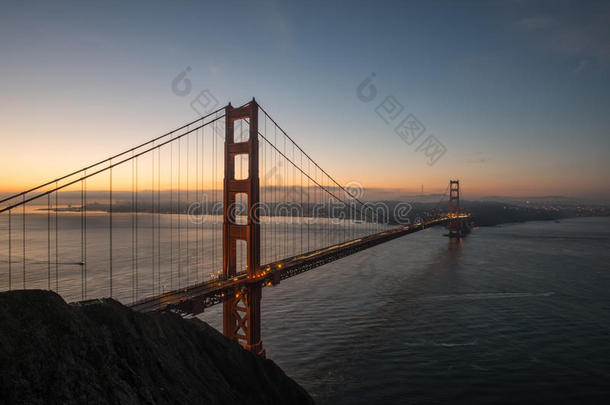 金门大桥从电池斯宾塞在日出，加利福尼亚州日出