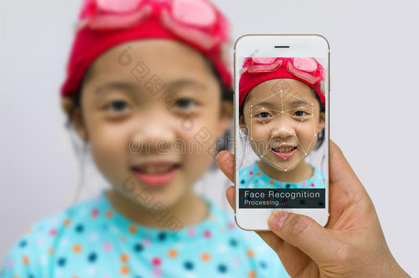 生物识别验证，人脸识别技术概念，在智能手机上使用应用程序