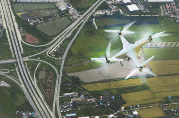 陆地运输背景下无人机摄影的鸟瞰图
