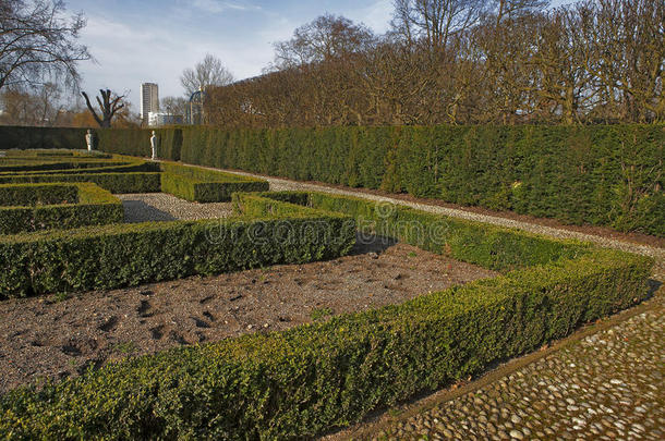正式皇后`花园：17世纪风格的花园，位于荷兰住宅/Kew宫殿后面/后面。 英国
