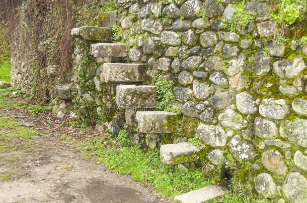 古玩楼梯在石墙上的犹太社区在赫瓦斯