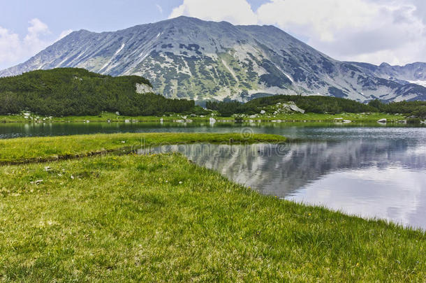 令人惊叹的景观与<strong>穆拉托</strong>沃湖和<strong>托</strong>峰，皮林山