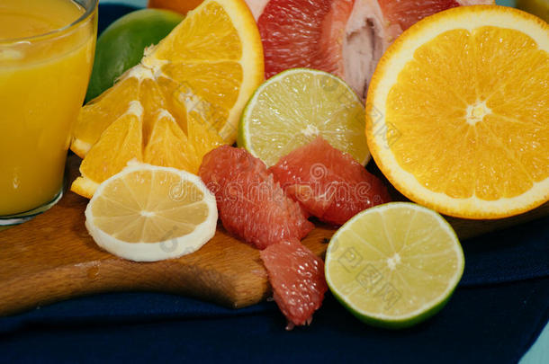 柑橘，橘子，柠檬，柠檬，柚子，柚子在复古的波