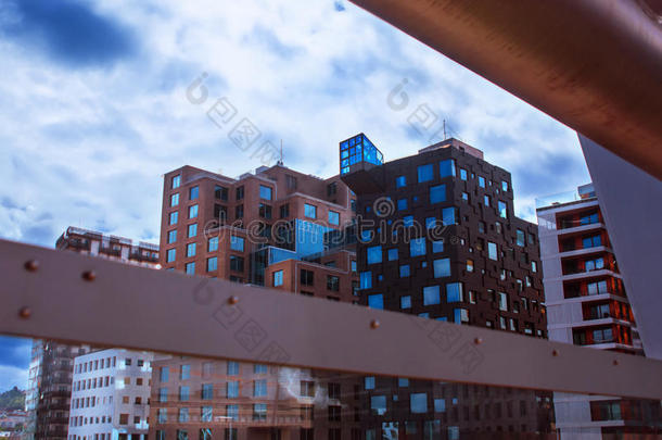 奥斯陆城市美丽的<strong>街景</strong>，建筑和蓝色多云