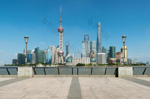 上海外滩的城市景观与中国上海的现代建筑。
