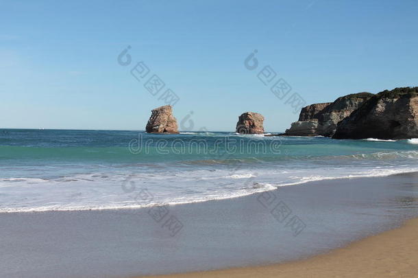 享受暑假在沙滩上的双岩，亨达耶，巴斯克国家，法国