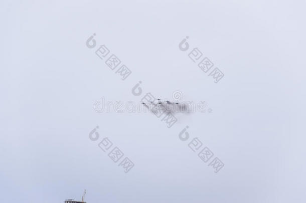 空中表演在克拉斯诺达尔机场飞行学校上空。 为<strong>保卫祖国</strong>而举行的航展。 米格-29在天空中。