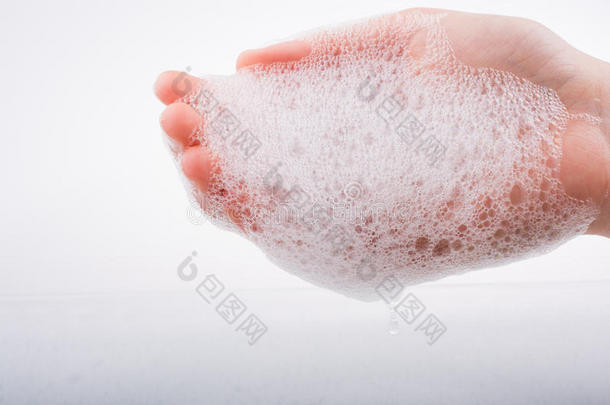 孩子用泡沫洗手