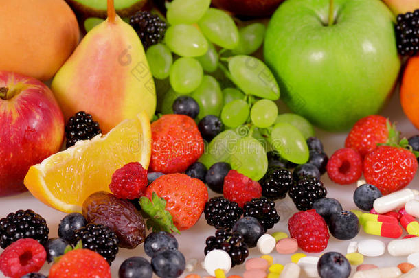 浆果，水果，维生素和营养补充剂