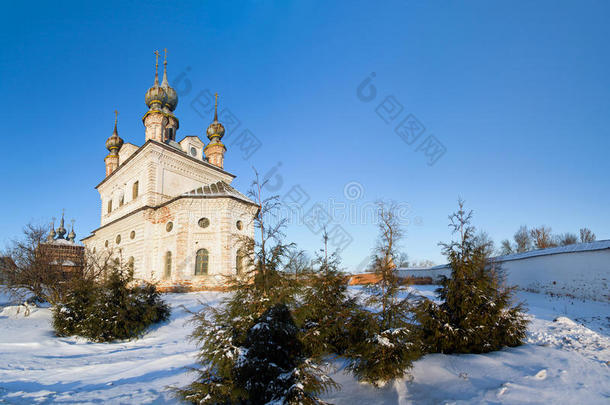 大天使迈克尔在冬天的教堂尤里耶夫-波斯基