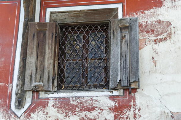 正宗木制古董街窗与铁栅栏，镇科普里夫什蒂萨
