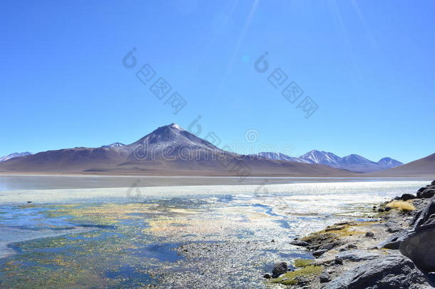 玻利维亚爱德华多阿尔瓦罗亚国家公园美丽的湖泊