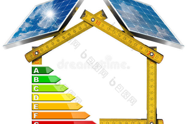 能源效率-带有太阳能电池板的房子