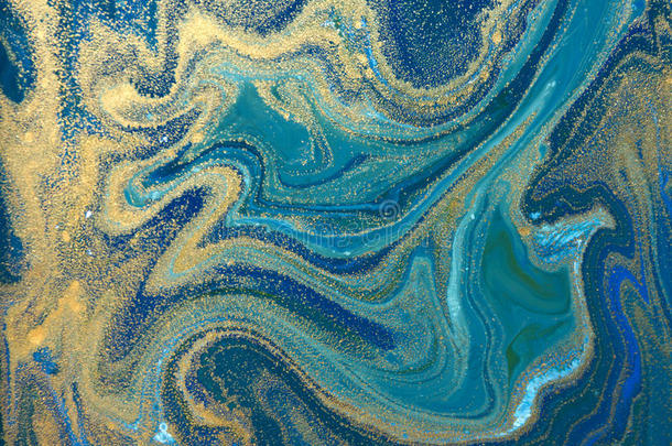 蓝色，绿色和金色液体质地。 手绘大理石<strong>花纹背景</strong>。 墨水大理石抽象图案