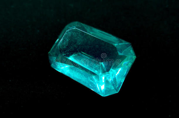 宝石水晶蓝宝石钻石宝石黑色背景