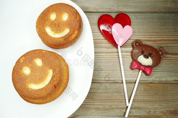 情人节创意食物蛋糕和棒棒糖心`