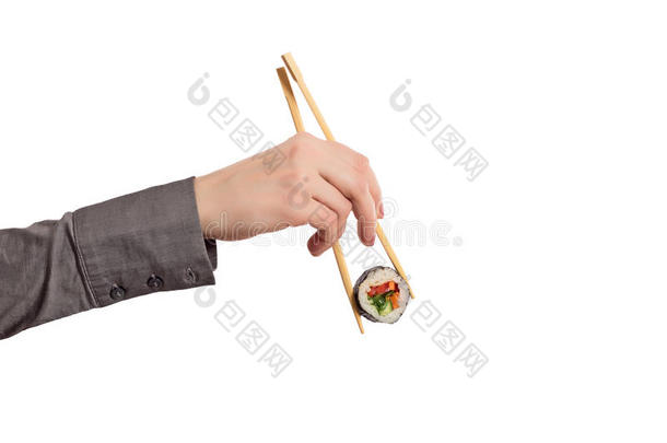 女人用筷子拿寿司卷的手白色背景