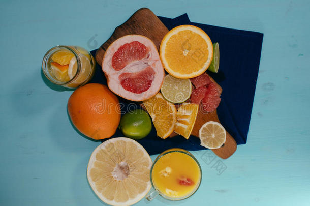 柑橘，橘子，柠檬，柠檬，柚子，柚子在复古的波