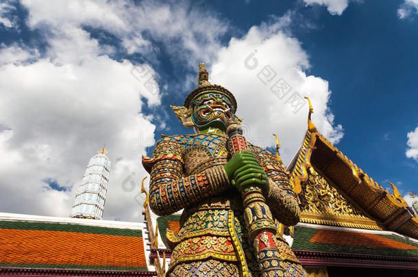 泰国曼谷WatphraKaew的巨型雕像