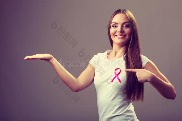 帮助意识<strong>乳房</strong>癌症慈善