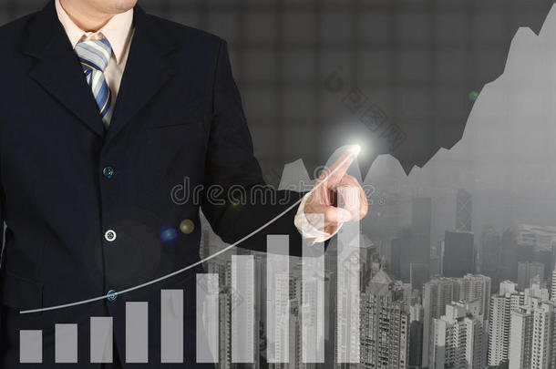 双曝光商人手触摸<strong>虚拟</strong>面板的增长条形图上的财务图表和<strong>建筑</strong>背景。