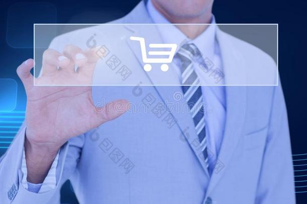 商人触摸网上购物的数字界面