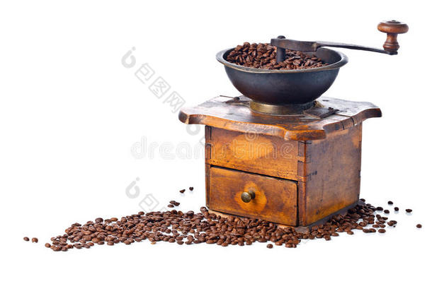 咖啡磨床和烤咖啡豆分离在白色背