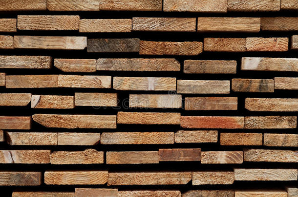 抽象木背景：不同软木板的堆叠截面