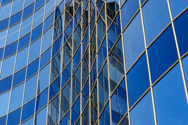 现代建筑的<strong>弧形玻璃</strong>立面