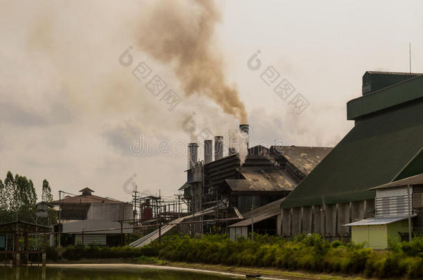 工厂和废水排放环境污染