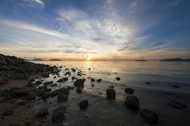 海滩上美丽的日出，萨汉欣，<strong>普吉岛</strong>