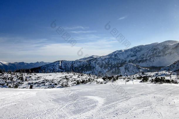奥地利雪山山脉的美丽景色。