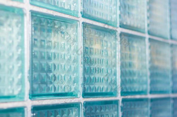 装饰和光泽的玻璃块窗口蓝色作为纹理或背景。 几何背景。