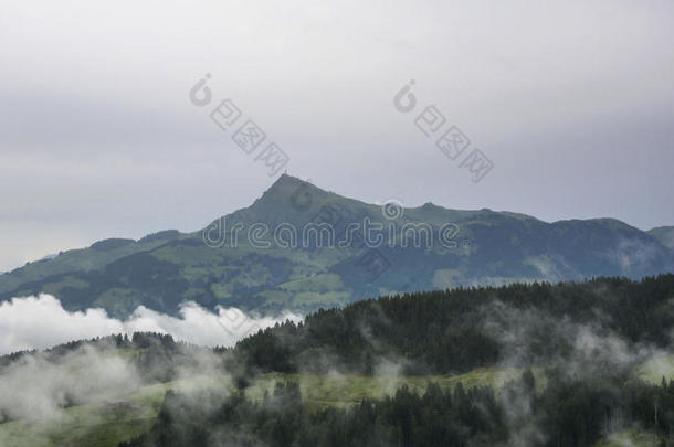 阿尔卑斯山奥地利令人惊叹的<strong>背景</strong>美丽的