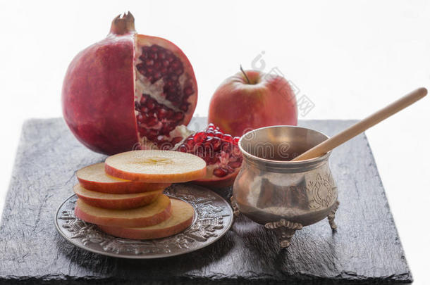 苹果，石榴和蜂蜜作为罗什哈萨纳