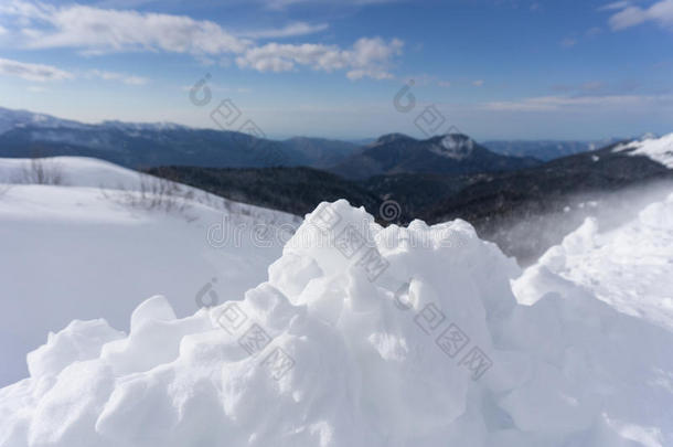 阿尔卑斯山高山蓝色高加索攀登