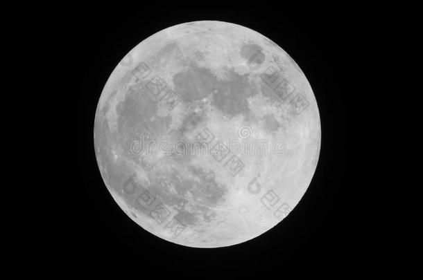 明亮的特写镜头日食二月满月