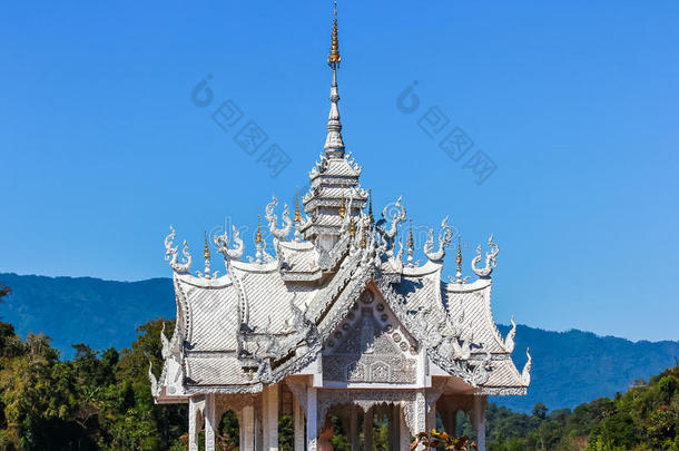 华丽的寺庙屋顶