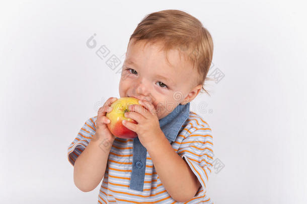 可爱的宝宝吃苹果
