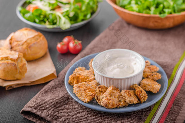 用大蒜蘸鸡肉爆米花