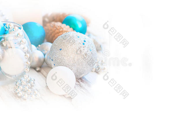 圣诞球，珠子，球果，圣诞背景。