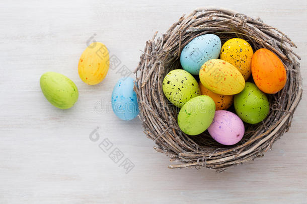 复活节和春季装饰，柳絮和鸡蛋。