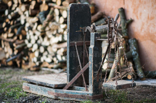 古代平台秤木和铁称重机